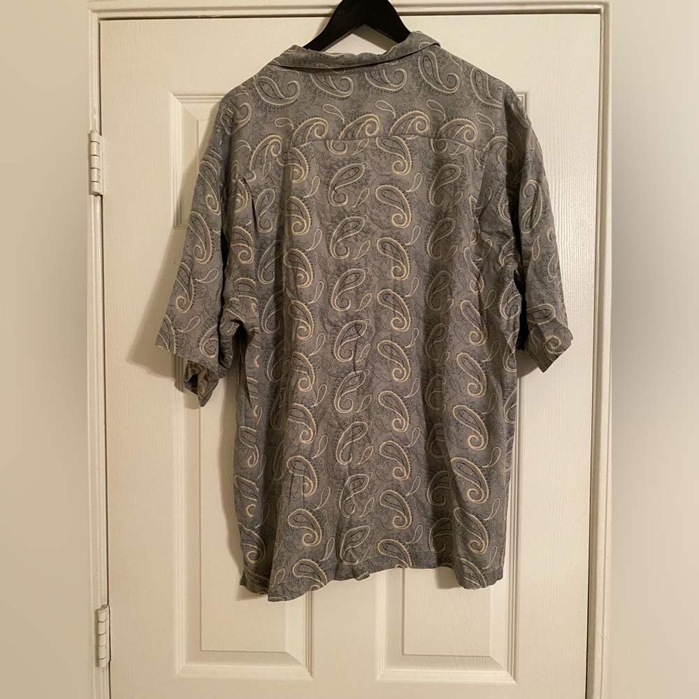 Tommy Bahama. Men’s Short Sleeve Button Down Shirt. 100% Silk. - Picture 2 of 4